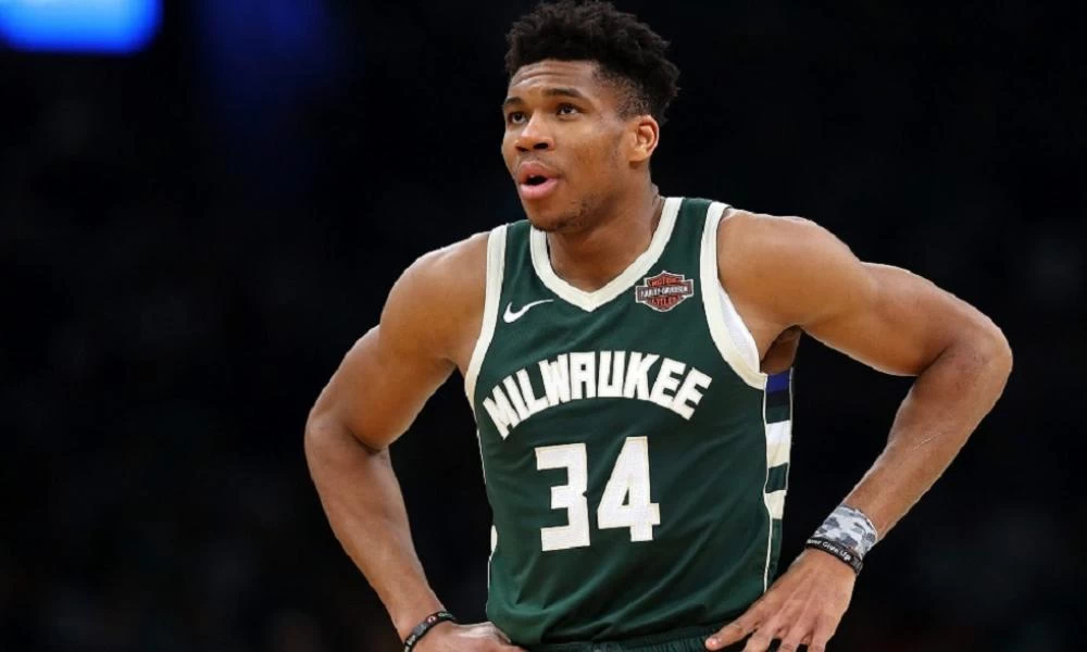 "Χρυσός" ο Γιάννης Αντετοκούνμπο: Υπέγραψε συμβόλαιο αντί 228 εκατ. δολαρίων